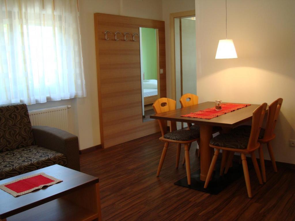 Weihergut Cermes Room photo